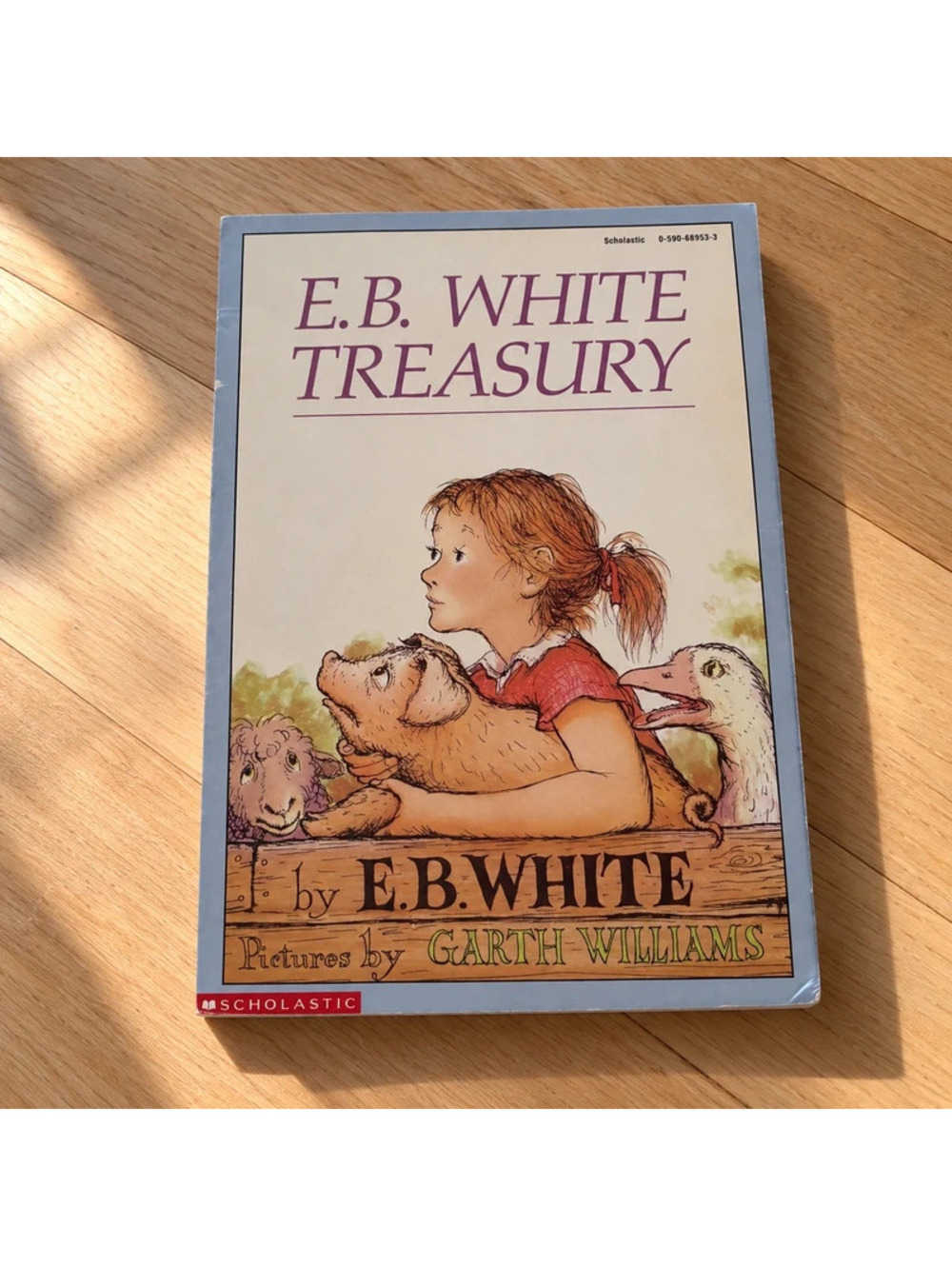 E.B. White Treasury 3 Book Box Set Charlotte's Web Stuart Little Scholastic
